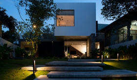 Nhà hai khối hộp vuông góc vẻ đẹp không thể cưỡng lại